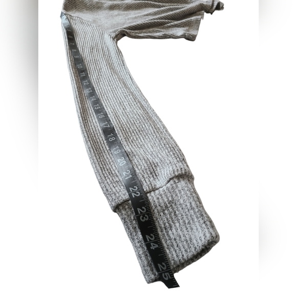 GARAGE RIBBED | CROP TURTLENECK | SIZE P/S - Picture 10 of 14